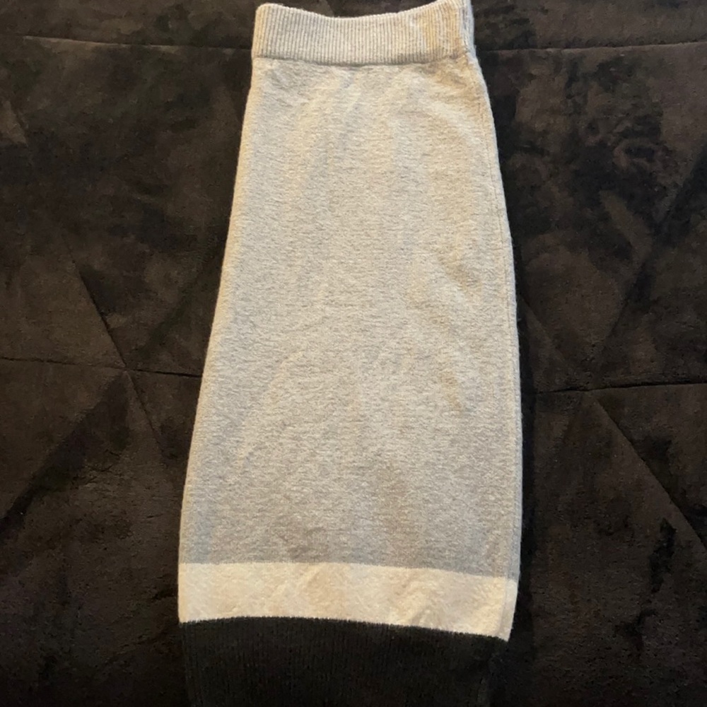 Block color pencil skirt